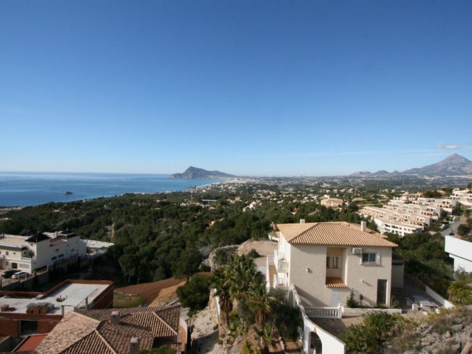 Large mediteranean villa with panoramic views for sale