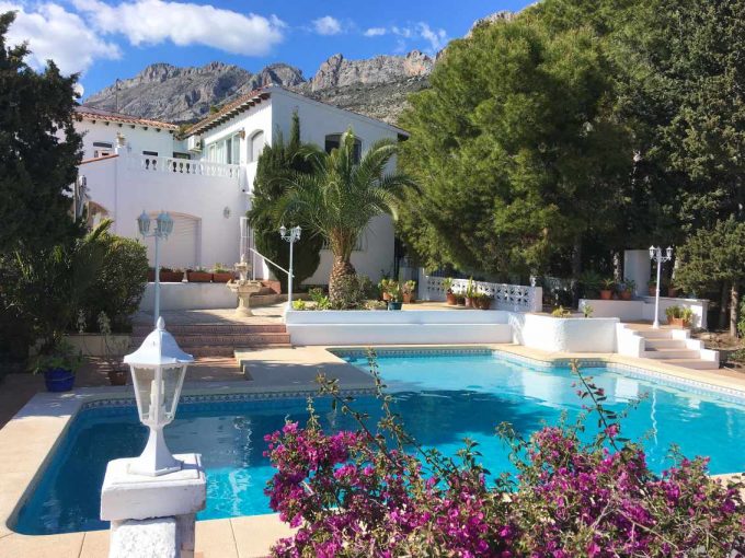 Newly renovated villa for rent in Altea La Vieja – Alicante